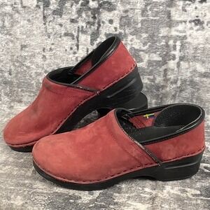 Bjork Leah Clogs Womens Size 8 Berry‎ Red Suede Comfort Nursing Swedish StyleU